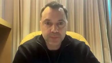 «Вас-будут-вешать».-Арестович-пригрозил-украинцам,-оскорбляющим-русских