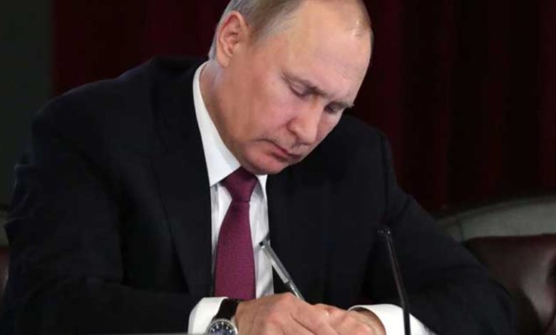 Россия-зажала-иноагентов-в-бархатные-тиски