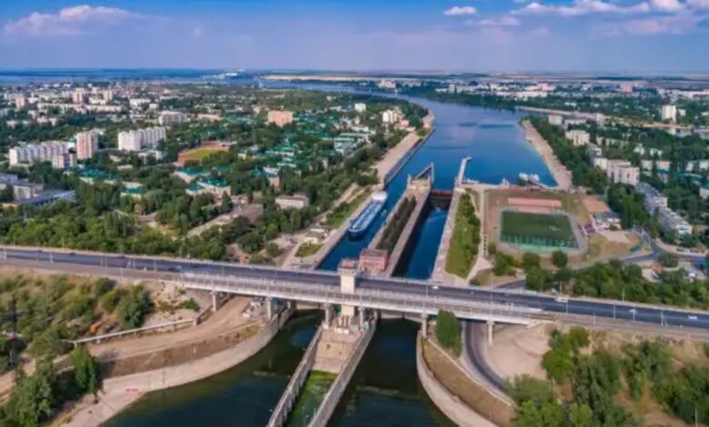 Через-много-лет-приехала-русская-из-Британии-в-РФ-и-сказала,что-нам-надо-радоваться:-Россия–это-другой-век,-это-будущее