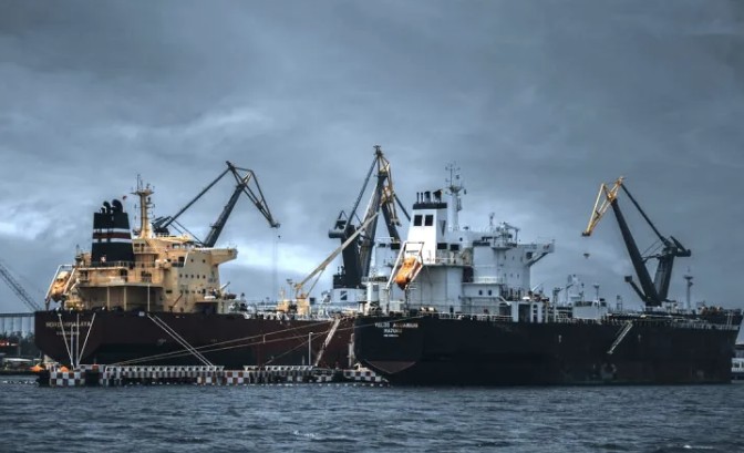 Последние-танкеры-с-нефтью-прибывают-на-НПЗ-во-всем-мире-–-ft